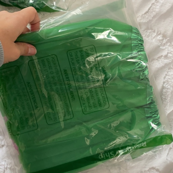 NIB Green tutus brand new 2-4T ST pattys day? - Picture 2 of 2